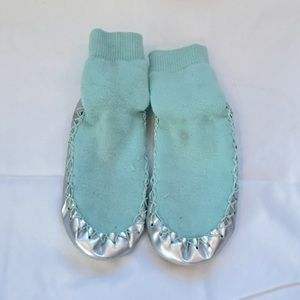 Hanna Andersson Swedish Slipper Moccasins - Size 5-8 toddler